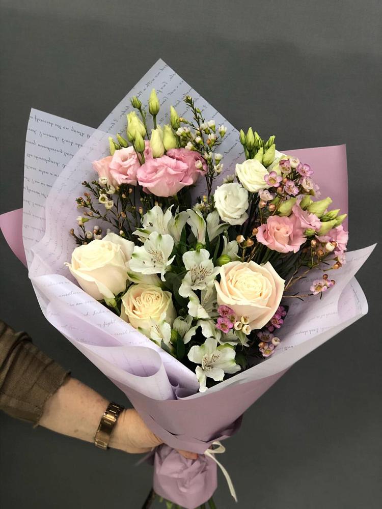 Букет цветов из: Альстромерии, Розы и Лизиантусы в Новоникольское