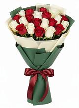 Букет Микс из красных и белых роз в Новоникольское
