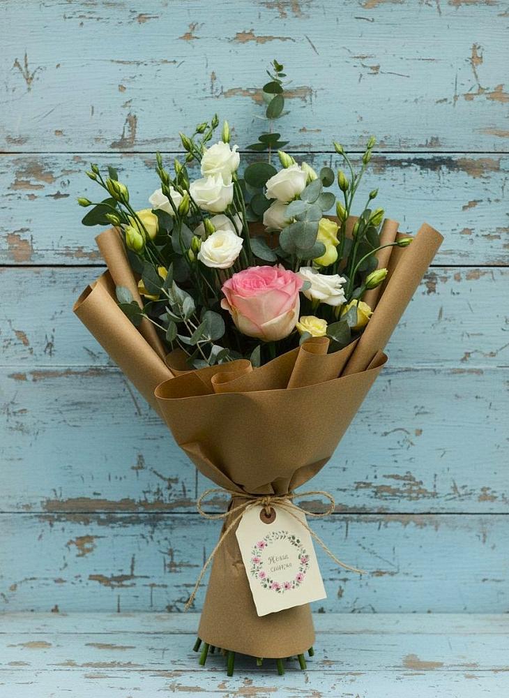 Букет цветов из: Розы и Лизиантусы в Новоникольское