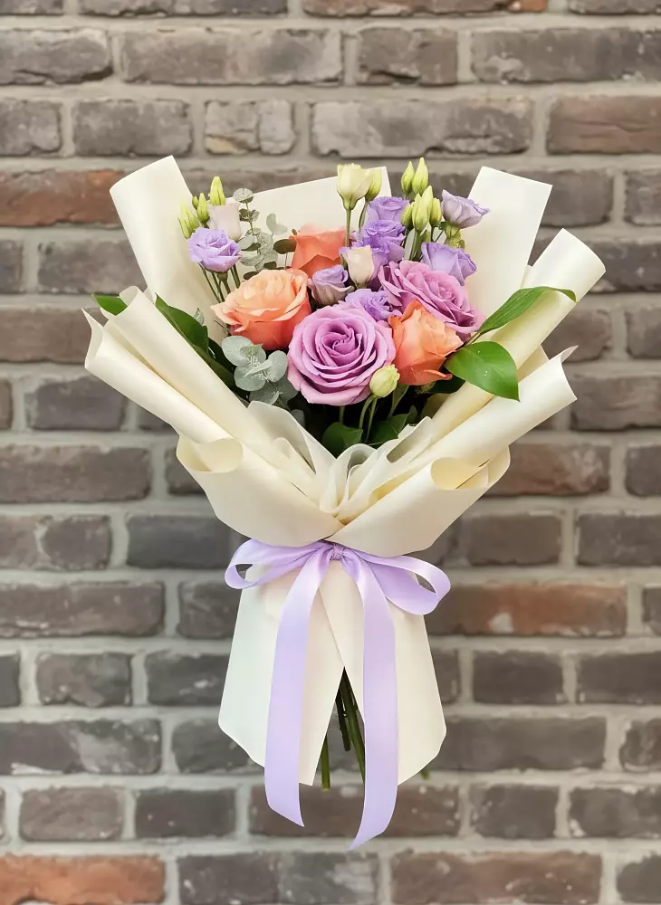 Букет цветов из: Лизиантусы и Розы в Новоникольское