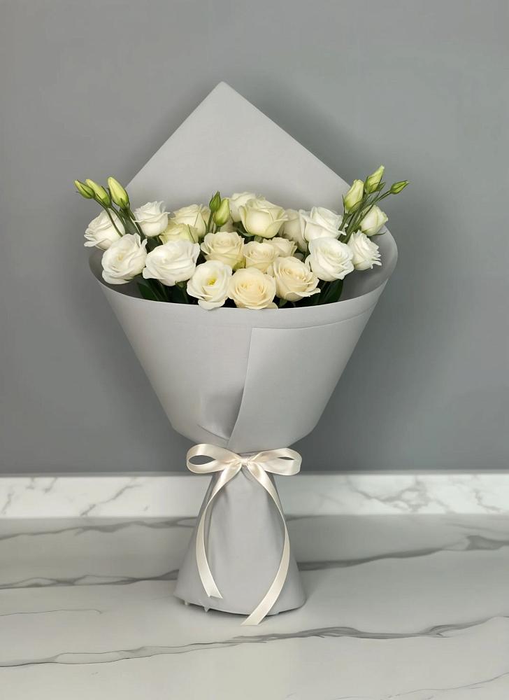 Букет цветов из: Розы и Лизиантусы в Новоникольское