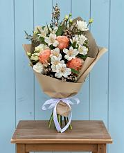 Букет цветов из:  Альстромерии, Лизиантусы, Розы и Хризантемы в Новоникольское