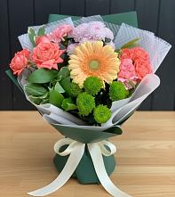 Букет цветов из:  Гвоздики, Розы, Герберы и Хризантемы #REPLACE_PRED# Новоникольское