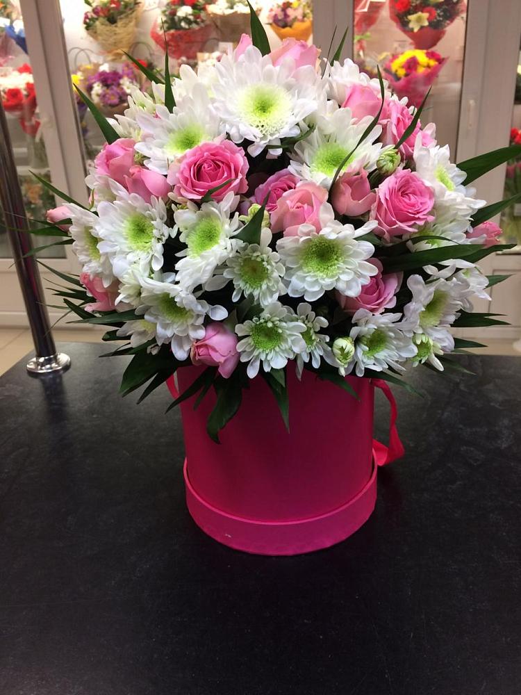 Цветочная композиция из Розы и Хризантемы в шляпной коробке в Новоникольское