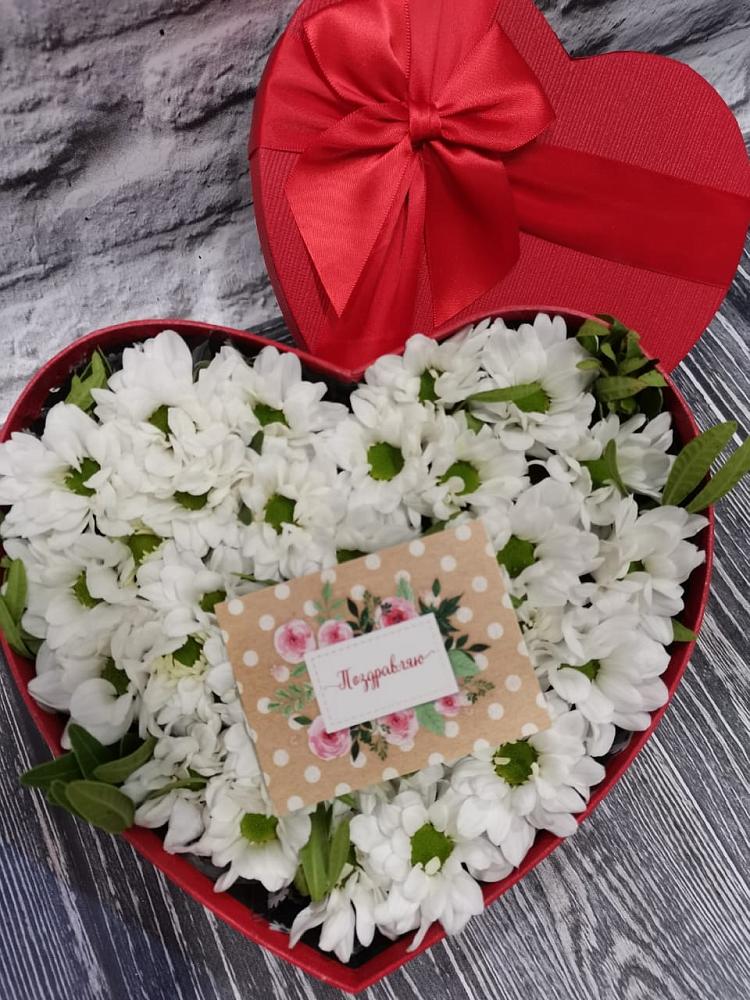 Цветочная композиция из Хризантемы в виде сердца в Новоникольское